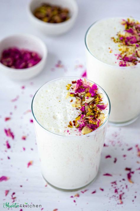 Punjabi Desserts, Punjabi Lassi, Indian Lassi, Sweet Lassi, Thandai Recipes, East Indian Food, Lassi Recipes, Fun Summer Drinks, Creamy Yogurt