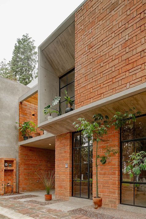 MoMa House: Where Tradition Meets Modernity Puebla City, Brick Siding, Contemporary Building, Green Architecture, Brick Facade, Open Layout, Brick Building, Traditional Architecture, Brick House