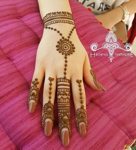 Simple Arabic Mehndi Designs, Pretty Henna, Tato Henna, Finger Henna Designs, Henna Tattoo Designs Hand, Simple Henna Tattoo, Latest Henna Designs, Design Henna, Mehndi Designs For Kids