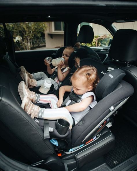 Car Seat In Car, Baby Car Seat Aesthetic, Dating Chris Evans, Twin Car, Car Family, Social Media Au, Family Cars, Kids Goals, Child Car Seat