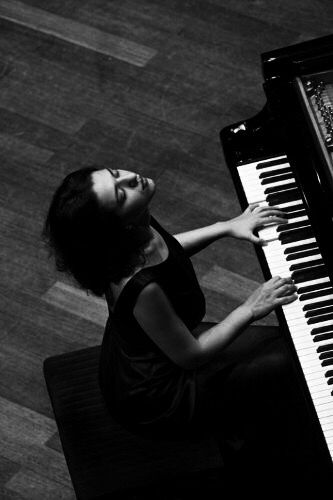 Woman Playing Piano |Black and White Photography Piano Black And White, Piano Photoshoot, Piano Photo, Piano Photography, Piano Girl, Music Photoshoot, Musician Photography, Khatia Buniatishvili, Piano Man