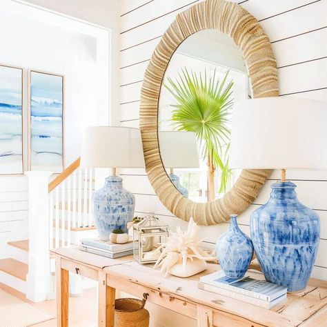 Coastal_Beach_House_Entryway 15 Beach House Entryway Ideas, House Entryway Ideas, Coastal Entryway Ideas, Beach House Entryway, Cottage Entryway, House Entryway, Welcoming Entryway, Coastal Entryway, Hamptons Style Home