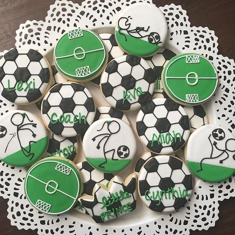 Soccer Party: 10 Game Winning Soccer Desserts | Mimi's Dollhouse Soccer Treats, Soccer Cookies, Soccer Party Decorations, Soccer Birthday Parties, Soccer Birthday, Soccer Party, Unique Desserts, Football Birthday, Cookies Decorated