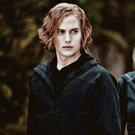 Jasper Cullen, Jasper Twilight, Alice Twilight, Vampire Twilight, Jasper Hale, Jackson Rathbone, Twilight Saga Series, Twilight Cast, Kristin Stewart