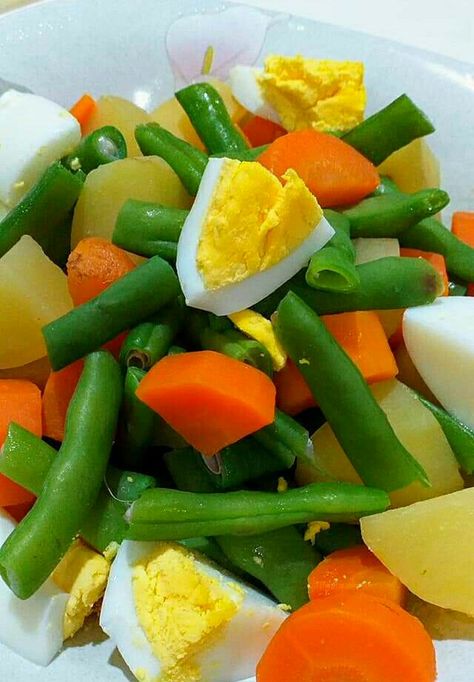 Boiled Vegetables & Egg Salad Boiled Vegetables Recipe Healthy, Boiled Vegetables Recipe, Salad With Egg, Salad For Dinner, Vegetable Diet, Chicken Burgers Recipe, Homemade Comfort Food, Boiled Vegetables, Overnight Oats Recipe Healthy