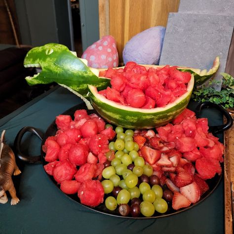 Jurrasic world movie night Jurrasic world dinner Dinosaur Fruit Tray, Dinosaur Movie Night, Dinosaur Backdrop Ideas, Dinosaur Food Ideas, Watermelon Dinosaur, Dinosaur Watermelon, Diy Decor Party, Food Ideas Recipes, 4th Birthday Party For Boys