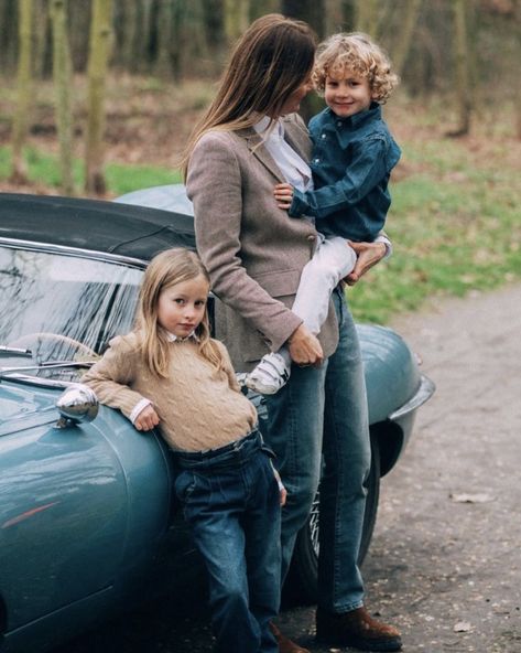 Ralph Lauren Maternity, Ralph Lauren Inspired Family Photos, Ralph Lauren Winter Style, Ralph Lauren Old Money Outfits, Ralph Lauren Photoshoot Family, Ralph Lauren Vibe, Ralph Lauren Family Aesthetic, Ralph Lauren Kids Aesthetic, Preppy Mom Aesthetic