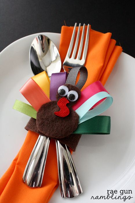 Thanksgiving Table Settings Rustic, Thanksgiving Dec, Turkey Napkins, Diy Halloween Dekoration, Thanksgiving Napkin Rings, Thanksgiving Kids Table, Thanksgiving Turkey Craft, Thanksgiving Napkins, Thanksgiving Activities For Kids