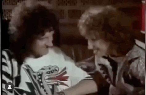 Brian May Anita Dobson, Brian May And Anita Dobson, Anita Dobson, Queen Brian May, Smile Gif, Queen Photos, John Deacon, Brian May, Queen Band