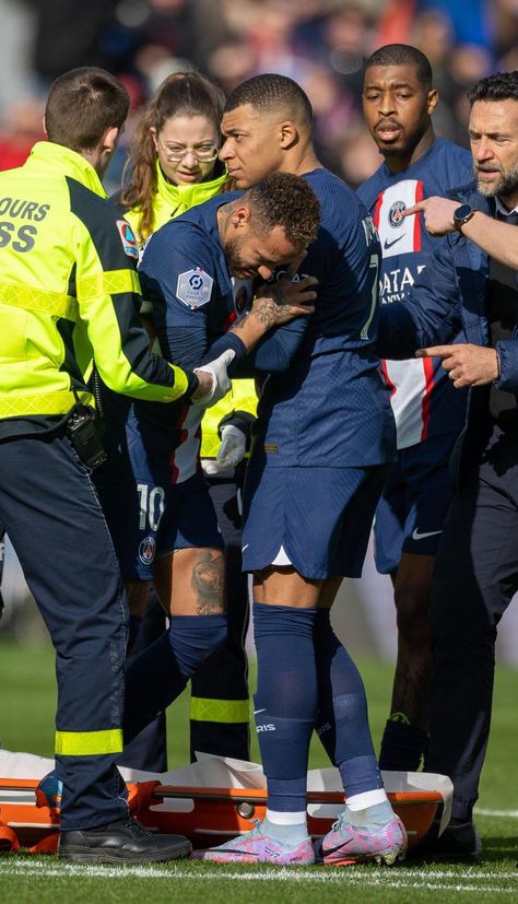 Neymar Injury, Baby Boy Fall Outfits, Cruciate Ligament, Boys Fall Outfits, 2022 Fifa World Cup, Thigh Muscles, Ankle Injury, Medical Staff, Free Kick