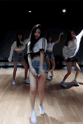 Jennie Dance Practice Outfit, Kpop Dance Practice Outfits, Young Outfit, Outfit Dance, Dance Outfits Practice, School Wear, Dramatic Makeup, Practice Outfits, Dance Practice