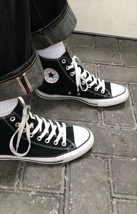 Black Converse Aesthetic, Converse Aesthetic, Grunge Shoes, Converse Classic, Adventure Outfit, Converse Black, Black Converse, Cute Sneakers, Swag Shoes