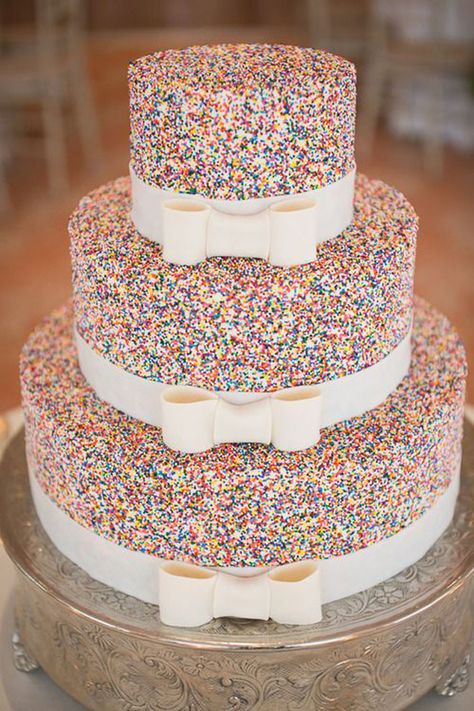 18 alternative wedding cakes for brides who give zero fucks about tradition Sprinkle Wedding Cakes, Crazy Wedding Cakes, Alternative Wedding Cakes, Torte Cupcake, Tiered Cake, Sprinkle Cake, Unique Wedding Cakes, Wedding Chicks, Pretty Cakes