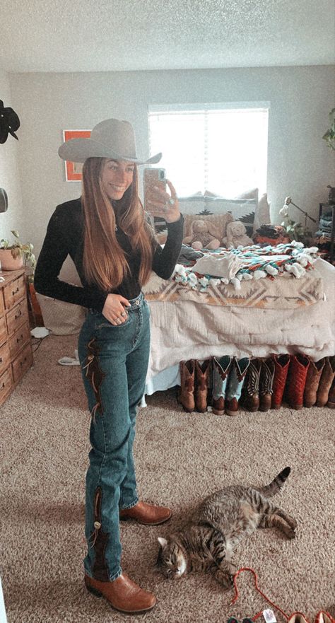 Chill Country Outfits, Western Inspired Outfits, Country Girl Aesthetic, Cute Western Outfits, Cute Cowgirl Outfits, Casual Country Outfits, Southern Outfits, Estilo Country, Western Wear Outfits