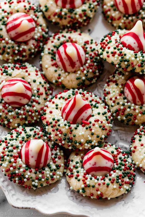 Adorably festive candy cane kiss cookies come together with a handful of basic baking ingredients. These are drop cookie-style (no rolling pin needed!) with plenty of colorful Christmas sprinkles and a candy cane-flavored Hershey's Kiss pressed in the center. Recipe on sallysbakingaddiction.com Candy Cane Kiss Cookies, Peppermint Kisses, Christmas Cookie Box, Xmas Treats, Christmas Desserts Easy, Kiss Cookies, Christmas Baking Recipes, Hot Chocolate Cookies, Sally's Baking