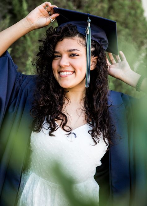 Cap And Gown Pictures, Senior Photography Poses, Gown Pictures, Outdoor Cap, Graduation Photoshoot, Utah Photography, Grad Pics, Girl Portrait, Cap And Gown