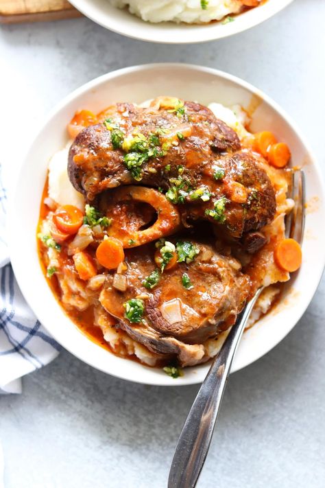 Preparing classic Osso Buco has never been this easy or fast! When you make Osso Buco in your Instant Pot, the meat comes out ultra tender and the sauce is rich and delicious, and it's all cooked in about an hour! Lamb Osso Bucco Recipe, Osso Bucco Recipe, Osso Buco Recipe, Recipe Instant Pot, Osso Bucco, Beef Shank, Instant Pot Recipe, Orange Recipes, Cook At Home