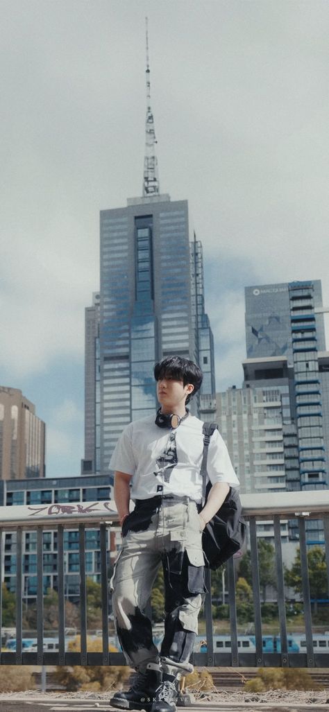 Skz Fnf Wallpaper, Skz Wallpaper Changbin, Bangchan Lockscreen Aesthetic, Chan Wallpaper Lockscreen, Music Video Wallpaper, Changbin Wallpaper, Star Pics, Changbin Skz, Han Felix Seungmin