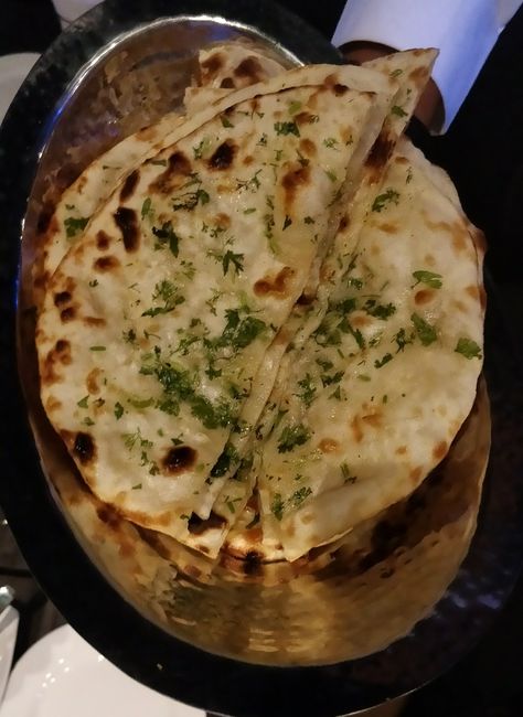 Naan Aesthetic, Chicken Kadai, Chicken Kadai Recipe, Garlic Naan Recipe, Butter Naan, Ice Cream Drinks, Birthday Menu, Garlic Naan, Naan Recipe