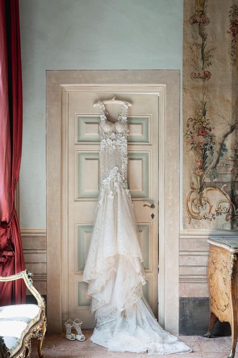 This Bride Wore 5 Dresses For Her Wedding At The ‘House Of Gucci’ Mansion - Vogue Australia Gucci Wedding Dress, Gucci Wedding, The House Of Gucci, Jamie Bell, House Of Gucci, Vogue Australia, Bride Wear, Lake Como, Cabaret