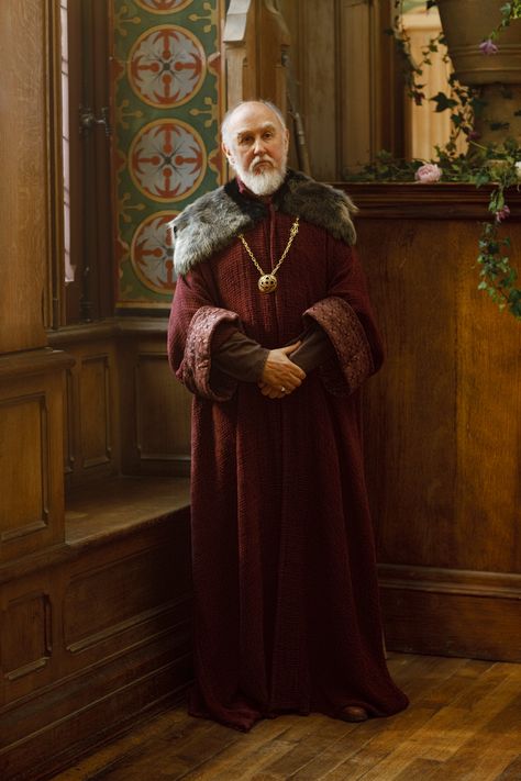 Geoffrey wizarding fashion magical style wizard robes old man elder ancient Old Man Wizard, Medieval Lord, Ancient Wizard, Medieval Priest, Wizarding Fashion, Old Wizard, Wizard Robes, Warhammer Fantasy Roleplay, Merlin Bbc