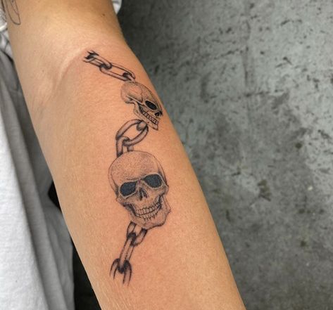 Skull With Chains Tattoo, Skull Chain Tattoo, Skull Bracelet Tattoo, Dark Tattoos, Chain Tattoo, Book Me, Tattoo Bracelet, Dark Tattoo, Skull Bracelet