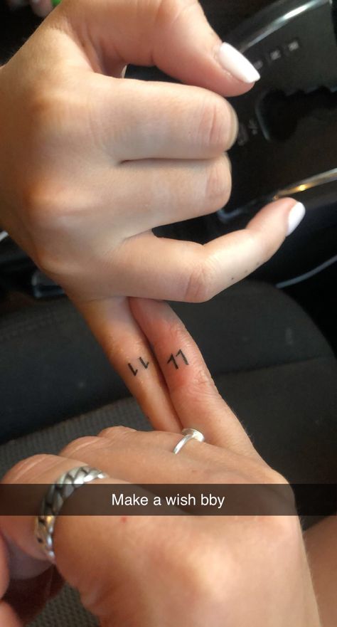 Small Meaningful Matching Tattoos, Finger Tattoos With Best Friend, Tattoo Ideas Bff Best Friend, Tattoo Ideas Bsf, 6 Friends Tattoo Ideas, Matching Tattoos For Best Friends Y2k, Tattoo Idea Friends, Creative Friend Tattoos, Small Cute Best Friend Tattoos