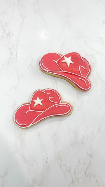 Dolly Parton Cookies, Cowboy Hat Cookies Decorated, Cowboy Hat Royal Icing Cookies, Cowgirl Hat Cookies, Cowboy Hat Sugar Cookies, Dolly Parton Cookies Decorated, Cowgirl Hat Decorated Cookies, Disco Cowgirl Cookies, Cowboy Hat Cookies