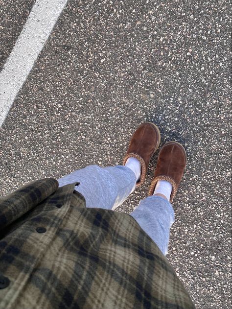 Uggs, Ugg tasman, Ugg mini, chesnut uggs, casual outfit, summer Ugg outfit, casual slipper outfit, fall outfit inspo, cozy fall outfit, comfy school outfit, school outfit uggs, Ugg tasman autumn aesthetic, fall cozy aesthetic, dark uggs, dark brown ugg tasman, chocolate uggs, dark brown ugg mini Dusted Cocoa Tasman Uggs, Uggs Collection, Chocolate Uggs Outfit, Brown Uggs Outfit, Fall Cozy Aesthetic, Chocolate Uggs, Tasman Uggs Outfits, Chocolate Ugg Boots, Slipper Outfit