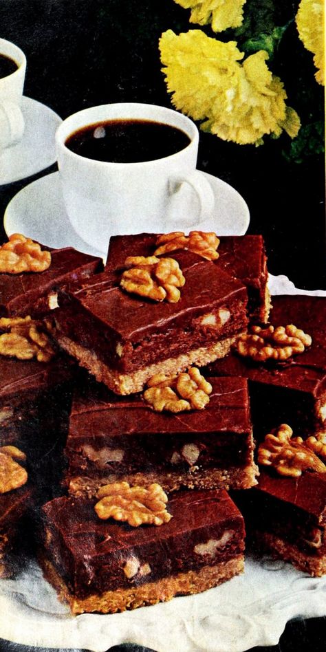 Triple Layer Brownies, Oatmeal Brownies, Cookie Cookbook, Fudge Frosting, Vintage Dessert, Treat Recipes, Unsweetened Chocolate, Brownies Recipe, Baking Gifts