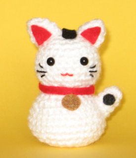 Onni Maneki neko amigurumi pattern Kat Haken, Beckoning Cat, Chat Crochet, Cats Stuff, Cat Amigurumi, Pola Amigurumi, Animal Patterns, Crochet Free, Maneki Neko