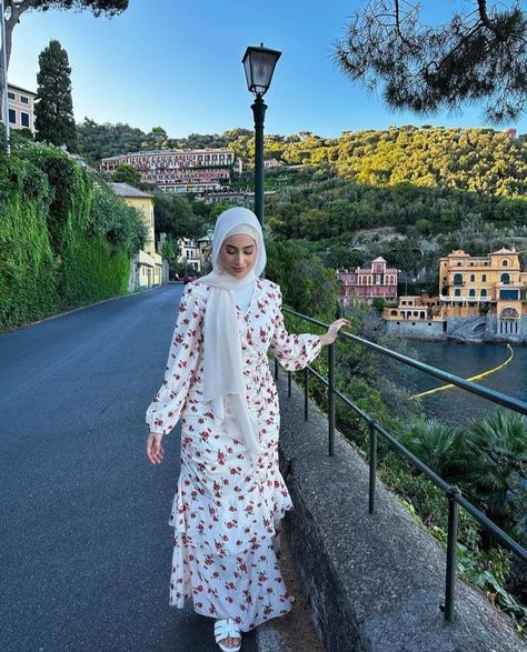 Dress White Hijab, Hijab Outfit Inspiration, Aesthetics Nature, White Hijab, Modest Outfits Muslim, Outfits Muslim, Modest Summer Fashion, Hijab Fashion Summer, مرسيدس بنز