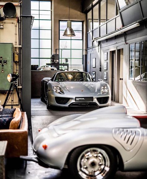 Porsche Garage, Porsche Girl, Porsche Museum, Porsche 918 Spyder, Porsche 550, Luxury Garage, Modern Garage, Vintage Porsche, Cars And Coffee