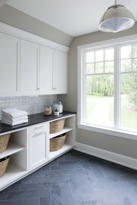 Mudroom Tiny Mudroom, Rustic Farmhouse Laundry Room, Laundry Room Tile, Laundy Room, Laundry Room Organization Storage, Laundry Makeover, Laundry Room Storage Shelves, Small Laundry Room Organization, Room Storage Diy