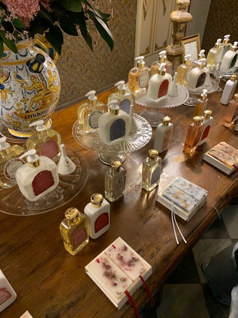 Santa Maria Novella Pharmacy, Small Business Plan Ideas, Italy Firenze, Apothecary Design, Vintage Perfumes, Santa Maria Novella, Baby Education, Royal Aesthetic, Travel Italy