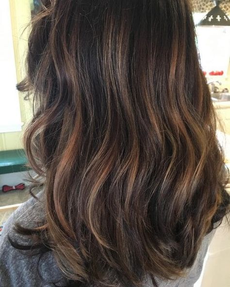 28 Incredible Dark Brown Hair With Highlights for 2017 Mocha Brown Hair, Dark Brown Hair With Highlights, Brown Hair Trends, Dark Chocolate Brown Hair, Dark Brown Highlights, Golden Brown Hair, Brown Hair Shades, Dark Brunette Hair, Hair With Highlights