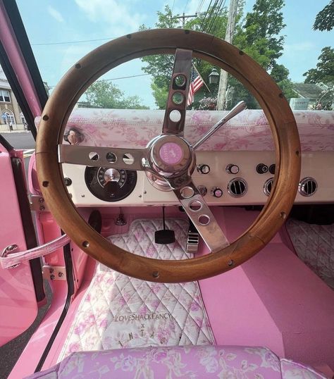 Bronco Aesthetic, Car Organization Diy, Custom Golf Carts, Kombi Home, Girly Car Accessories, Cool Car Accessories, Love Shack Fancy, Girly Car, Car Goals