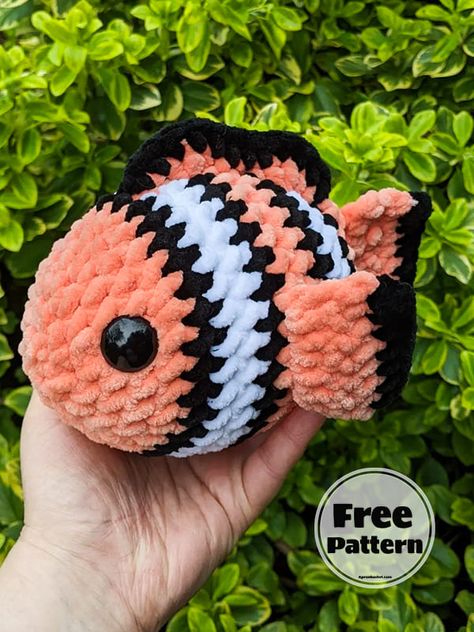 Eyes For Crochet Toys, Crochet Clown Fish Pattern Free, Clownfish Crochet Pattern Free, Free Crochet Sea Turtle Pattern, Flip The Fish Crochet Pattern, Free Sea Animal Crochet Patterns, Finding Nemo Crochet Pattern, Crochet Fish Tutorial, Diy Crochet Animals Easy