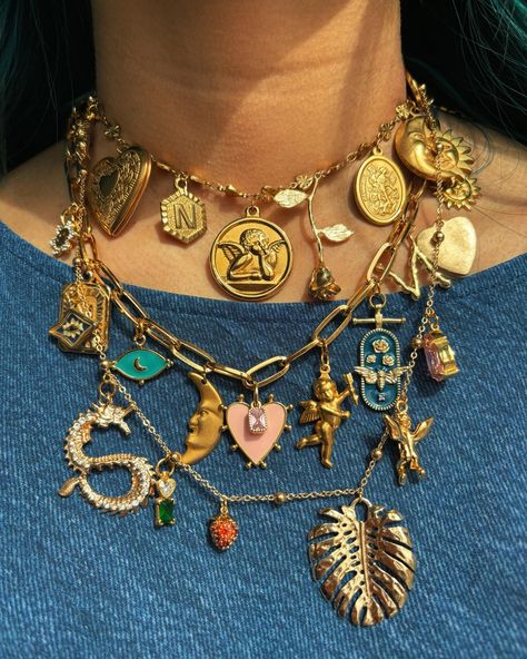 Making Beaded Jewelry, Chunky Gold Necklace, Chunky Gold Necklaces, Bold Jewelry, Necklace Layering, Funky Jewelry, Gold Necklace Layered, Jewelry Inspo, Bohemian Jewelry