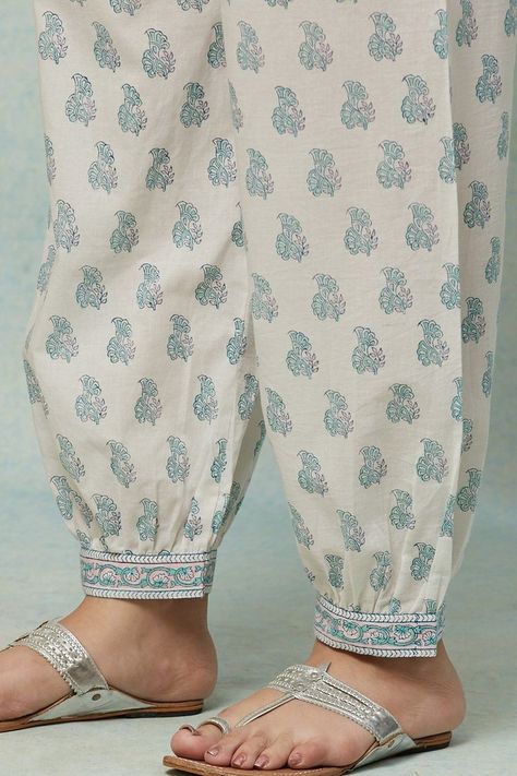 Trouser Pants Design, Trouser Pants Pattern, Salwar Design, Farida Gupta, Women Trousers Design, Cotton Pants Women, Salwar Pants, Kurti Sleeves Design, Womens Pants Design