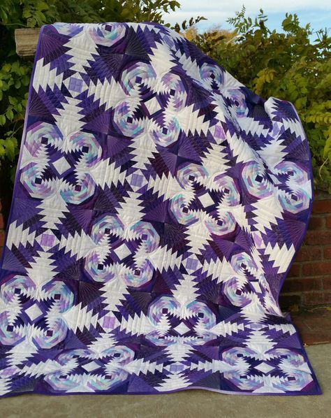 'A Tarted Up Pineapple' from Bloc Loc rulers and tools that solve quilting problems. Get in the groove, literally. Made in USA. Pineapple Quilt Pattern, Pineapple Quilt Block, Free Quilt Tutorials, Pineapple Quilt, Log Cabin Quilt Pattern, Purple Quilts, Classic Quilts, Log Cabin Quilts, Log Cabin Quilt