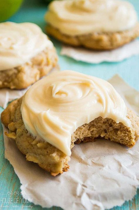 Maple Cookies with Brown Butter Frosting | The Recipe Critic Butterscotch Frosting, Cookies With Brown Butter, Bakery Style Cookies, Zucchini Cookies, Maple Cookies, Brown Butter Frosting, Apple Cookies, Fall Desserts Easy, Cookie Brownie Bars