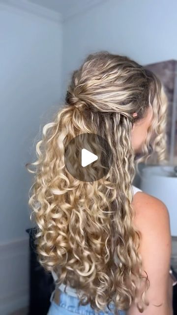 Candace Stuller on Instagram: "Easy half up! @curly_candace⁣ ⁣ Can be formal or casual! Save to try later! ⁣ ⁣ *Make a small pony at the crown. Then take smaller sections from each side to make another ponytail. Topsy-tail it, then flip it over and pull the first ponytail through. Tighten as needed! It’s helpful to me to pull the rest of my hair out of the way to prevent tangling as I’m pulling through *⁣ ⁣ #summercurls #formalhairstyle #halfuphalfdown #hairblogger #hairtutorial" Topsy Tail Hairstyles, Summer Curls, Cotton Candy Hair, Pony Hairstyles, Half Ponytail, Candy Hair, Hair And Makeup Tips, Wedding Guest Style, Holiday Hairstyles