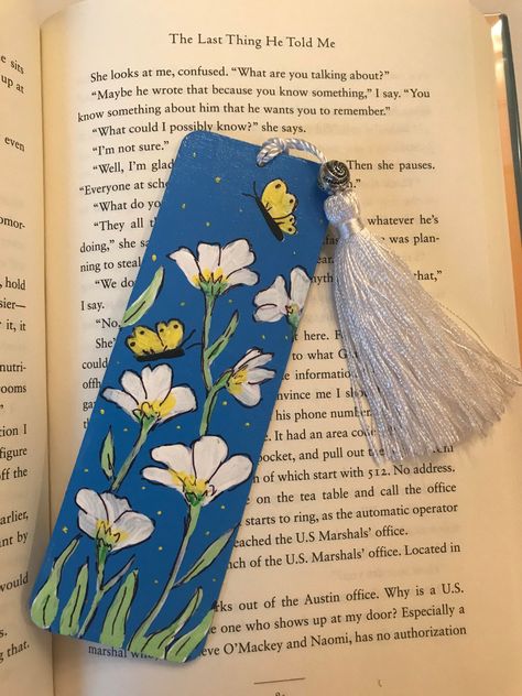 Easy Bookmark Ideas, Hand Painted Butterfly, Photo Bookmarks, Herringbone Quilt, Handmade Bookmarks Diy, Painted Butterfly, Wood Butterfly, Felt Bookmark, Bookmark Ideas