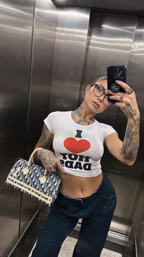 Tatted Mom Aesthetic, Tatted Woman Aesthetic, Tattooed Woman Models, Baddies With Tattoos, Females With Tattoos, Tatted Baddies, Heavily Tattooed Women, Older Women With Tattoos, Tatted Women