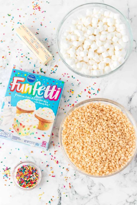 Put a fun twist on the classic Rice Krispie® Treat recipe by adding a party cake mix, and you’ll get these scrumptious Funfetti Rice Krispie Bars! Everything feels like a party when you add Funfetti cake mix, don’t you think? These gooey cereal treats are perfect for your next birthday, graduation, or camping party or just for a fun summer snack! Rice Krispie Treats Birthday, Rice Krispie Bars, Cake Batter Cookies, Funfetti Cake Mix, Cupcake Mix, Cereal Treats, Funfetti Cake, Easy No Bake Desserts, Rice Krispie Treats