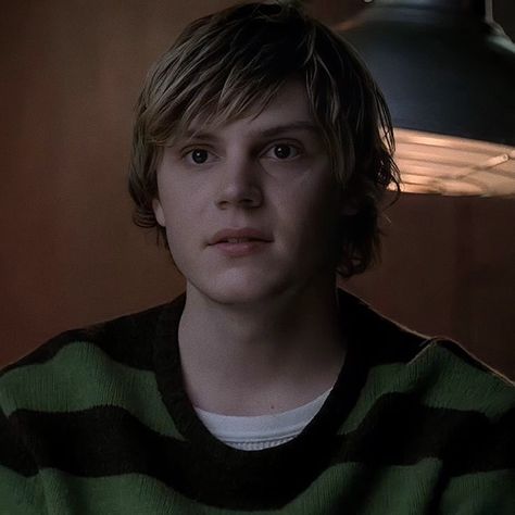 Tate Langdon Cute, Rate Langdon, Tate Langdon Pfp, Tate Langdon Icons, Ahs Tate, Evan Peter, Evan Peters American Horror Story, Story Icon, Tate And Violet