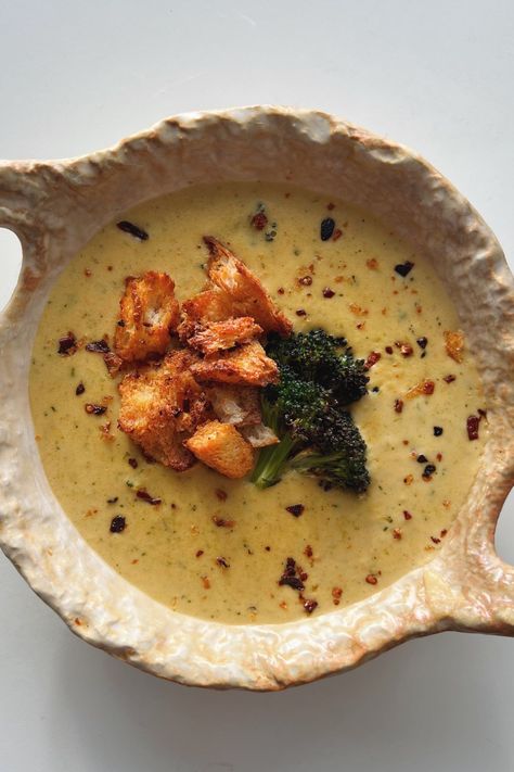 Miso Roasted Broccoli Cheese Soup with Chili Crisp Croutons - Okonomi Kitchen Miso Broccoli Soup, Broccoli Recipes Soup, Miso Broccoli, Okonomi Kitchen, Soups And Stews Recipes, Broccoli Cheese Soup Recipe, Soups Chicken, Miso Sauce, Entree Ideas