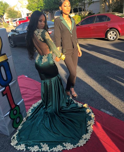 Green Prom Theme Couple, Green And Gold Prom Couple, Dark Green Prom Couple, Green And Gold Prom Dress, Pom Dresses, Party Gowns Plus Size, Prom Goals, Gowns Plus Size, Prom Dress Lace