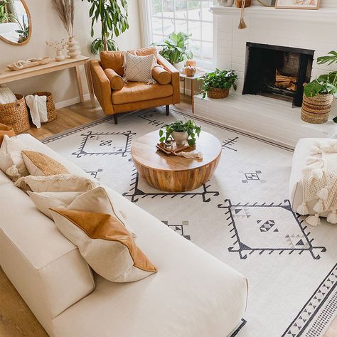 8x10 or 9x12: 4 Reasons to Upsize Your Room Rug | The Ruggable Blog Living Room Warm, Boho Living Room Decor, Living Room Decor Apartment, Boho Living Room, Living Room Inspo, New Living Room, Living Room Inspiration, Washable Rugs, Interior Design Living Room